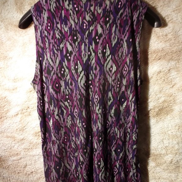 Roz & Ali black stretchy top with purple & pink geometric design 1X - Picture 2 of 5